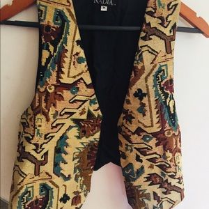 Woman vintage vest and straw hat